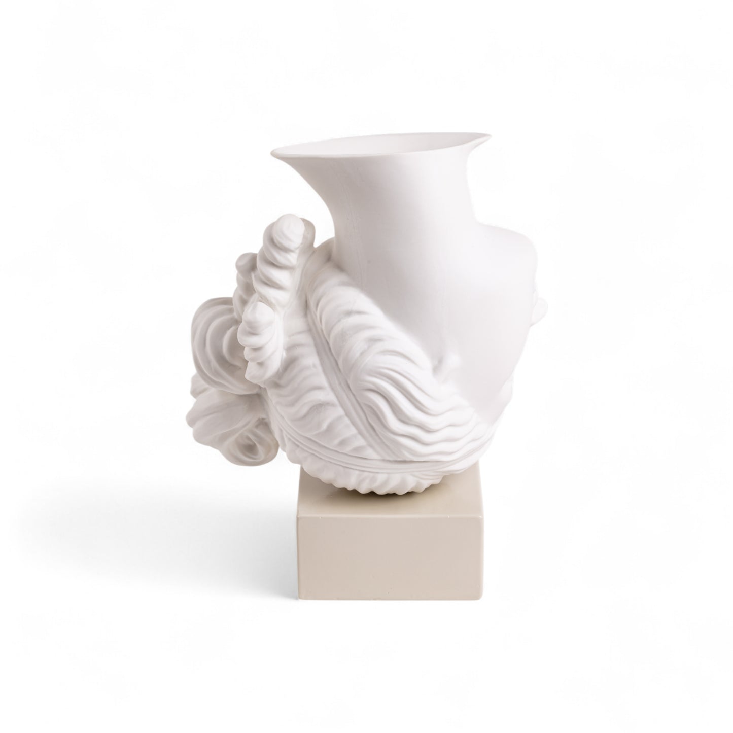 AMOR VOLAT vase