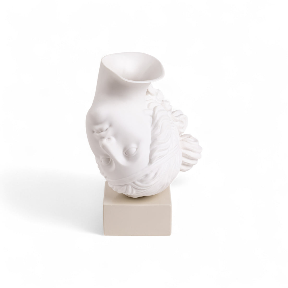 AMOR VOLAT vase