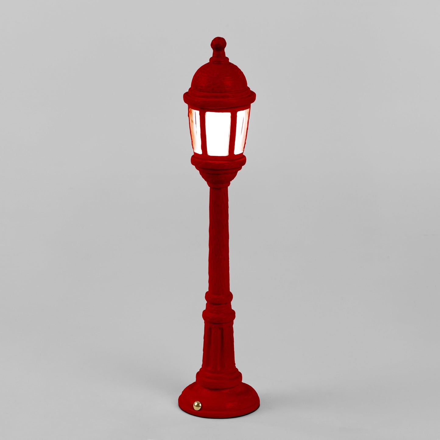 Street Lamp Dining Red