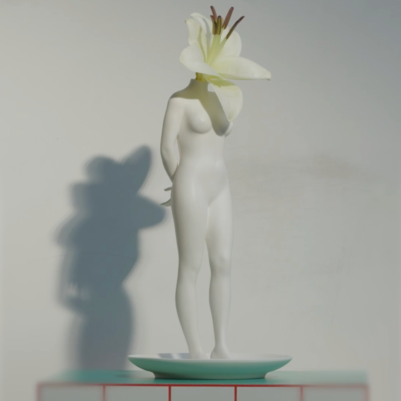 La Timida vase